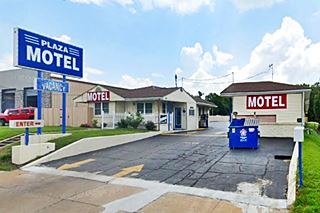 motel with bland neon sign